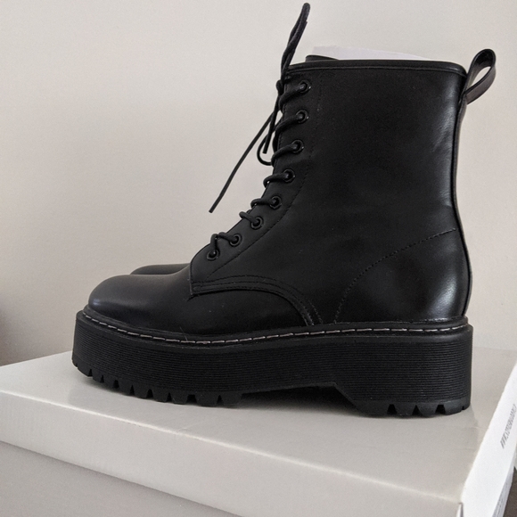 Steve Madden Bettyy Boots - Picture 6 of 6